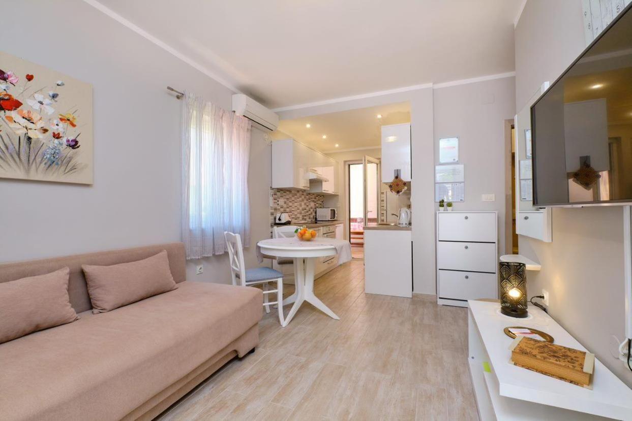 Apartments Enna Mali Losinj Luaran gambar