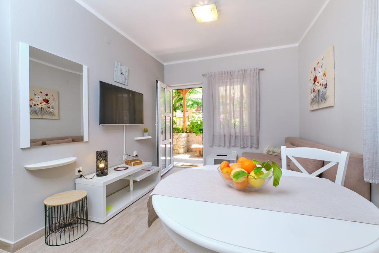 Apartments Enna Mali Losinj Luaran gambar