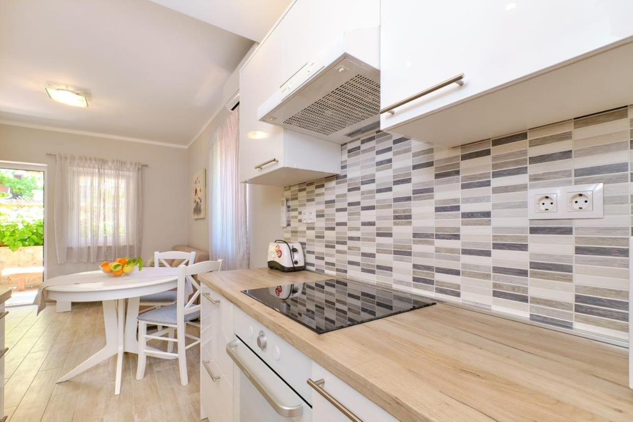 Apartments Enna Mali Losinj Luaran gambar