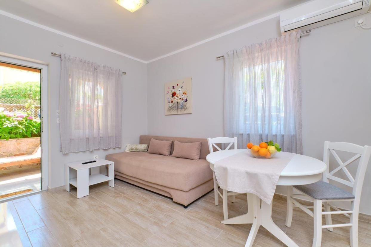 Apartments Enna Mali Losinj Luaran gambar