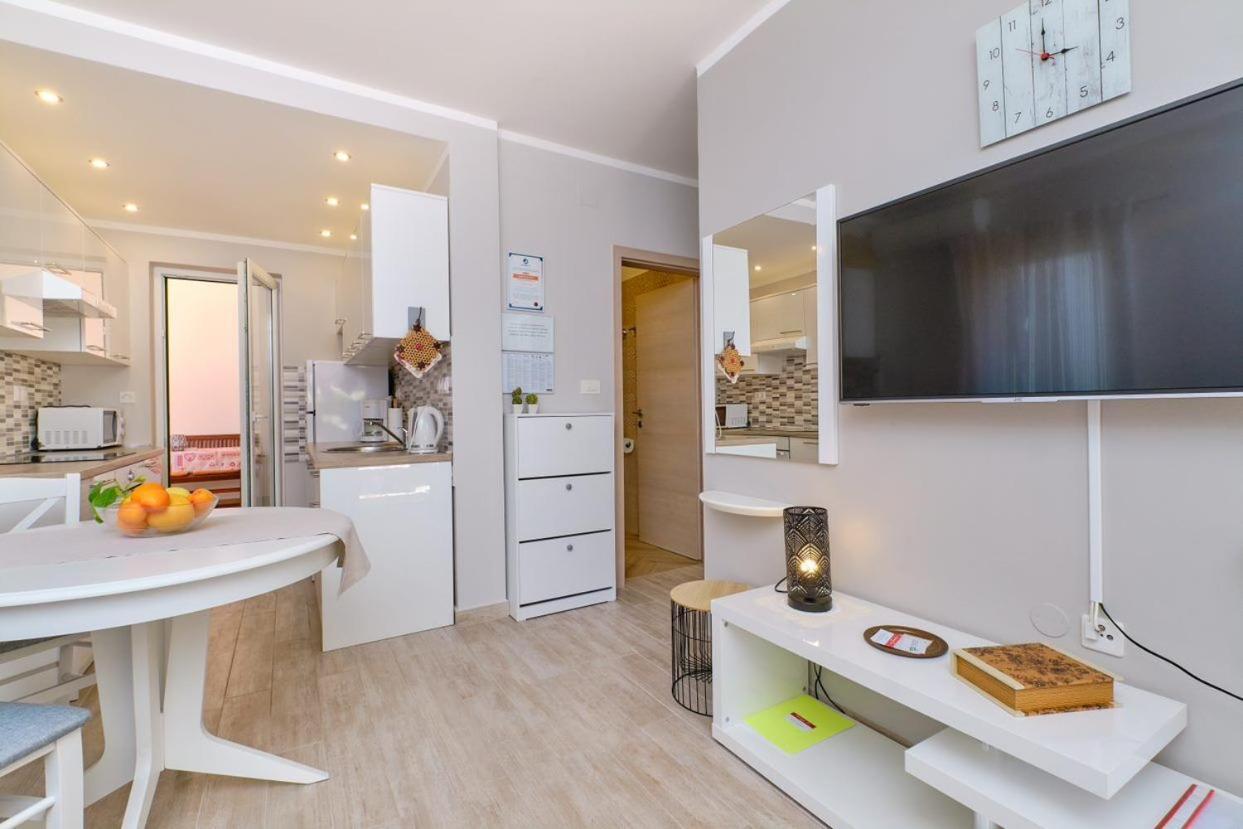 Apartments Enna Mali Losinj Luaran gambar
